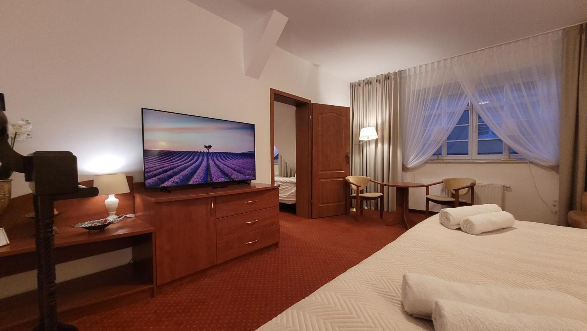 Hotel Maxim كفيدن المظهر الخارجي الصورة