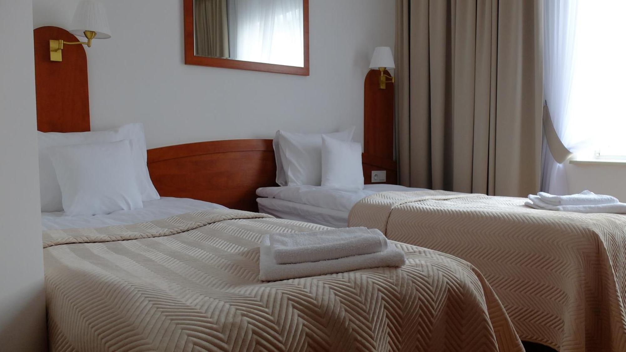 Hotel Maxim كفيدن المظهر الخارجي الصورة