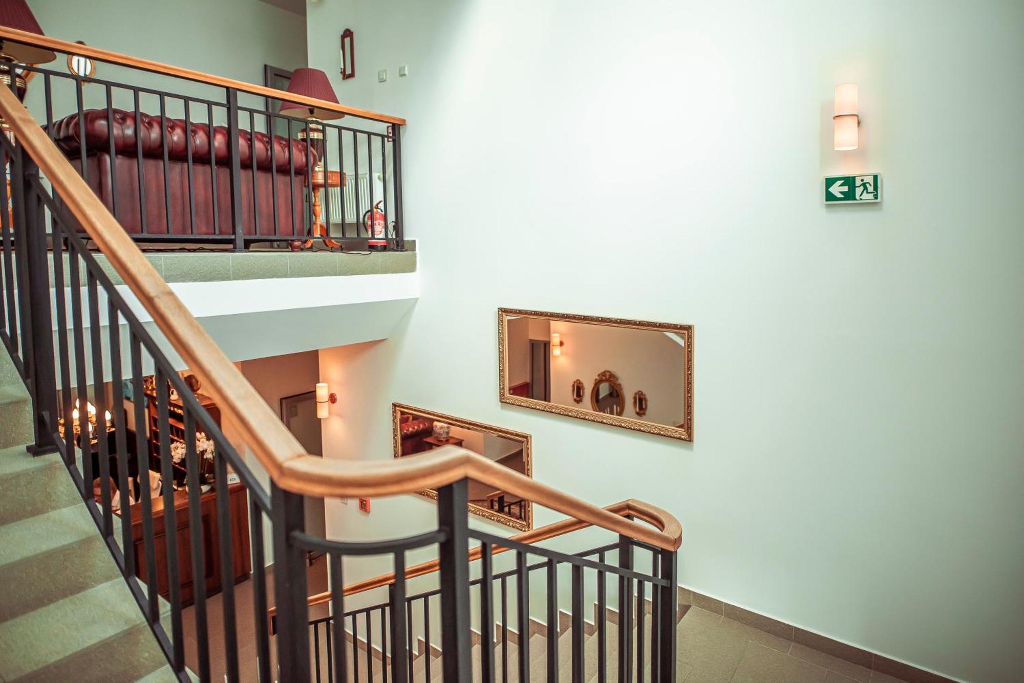 Hotel Maxim كفيدن المظهر الخارجي الصورة