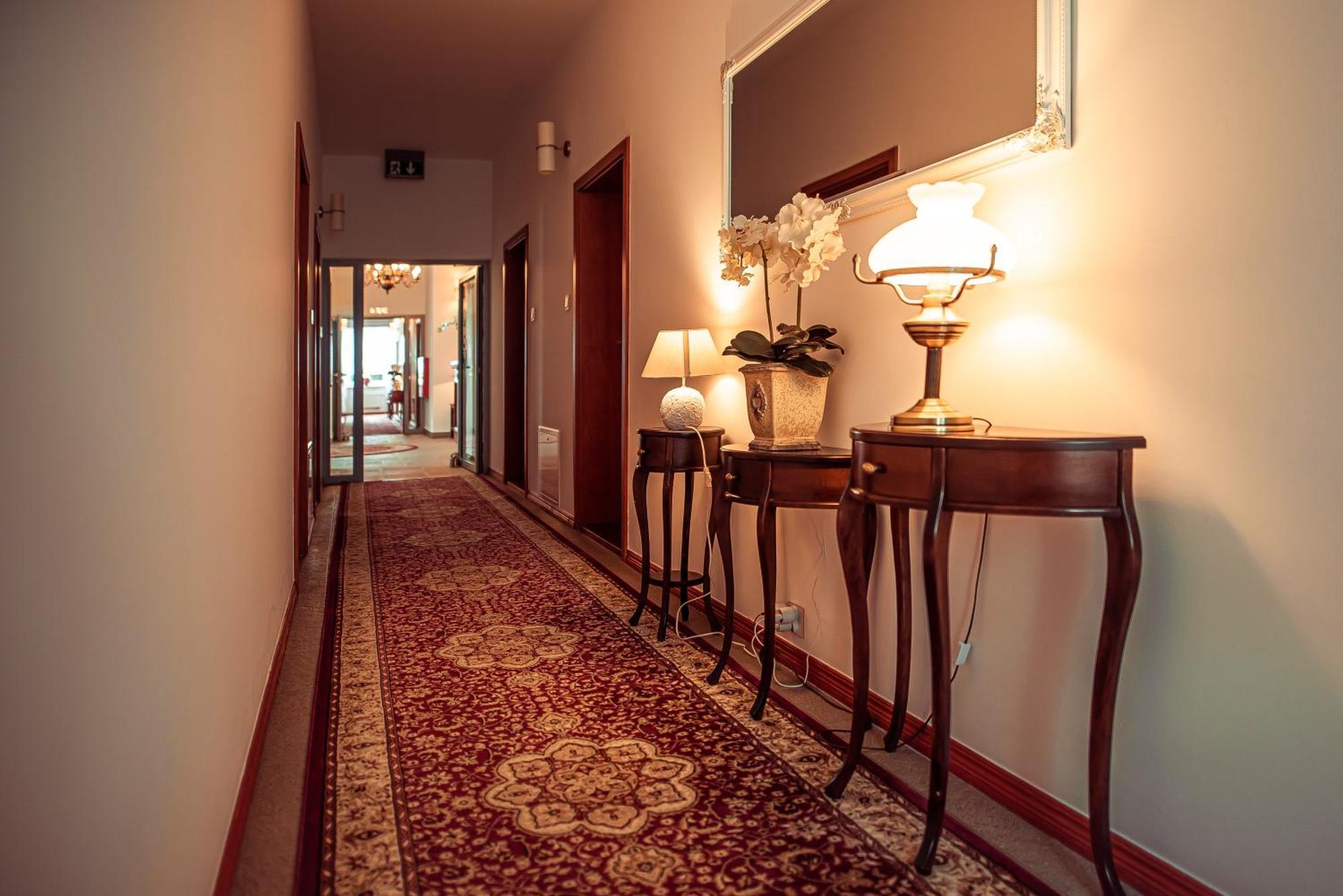 Hotel Maxim كفيدن المظهر الخارجي الصورة